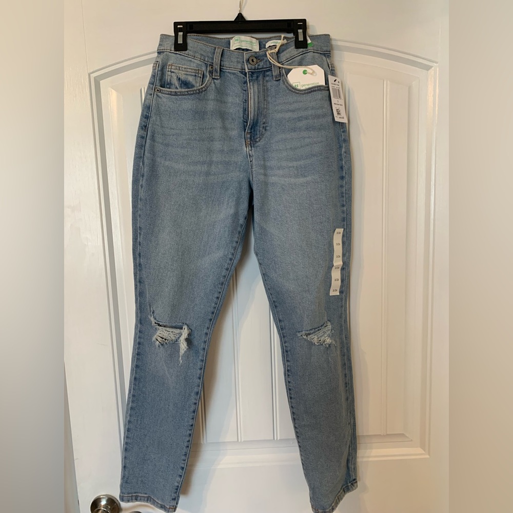 RE generation (celebrity pink) distressed mom jeans. Size 3. NWT.